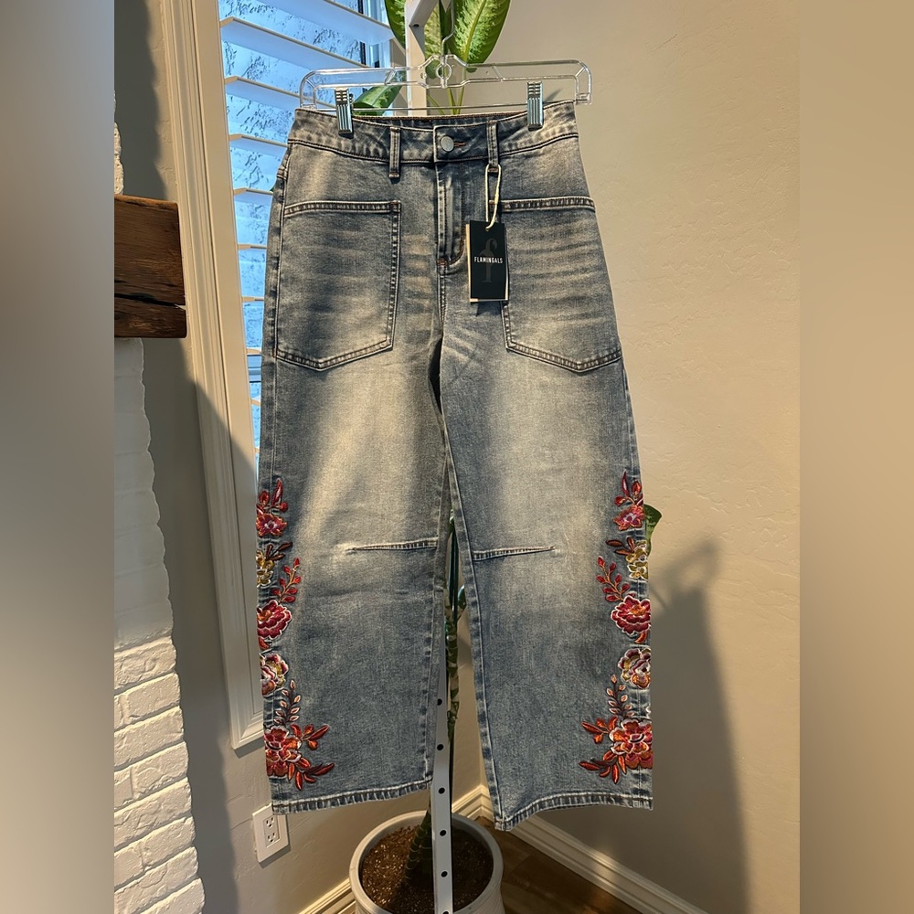 Flamingals Embroidery Side Stitch Detail Mid Waist Barrel Leg Crop Jeans Med NWT - Picture 11 of 13
